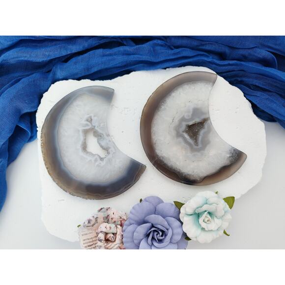 Druzy Agate Flat Moon Crystal Carving - Picture 1 of 8